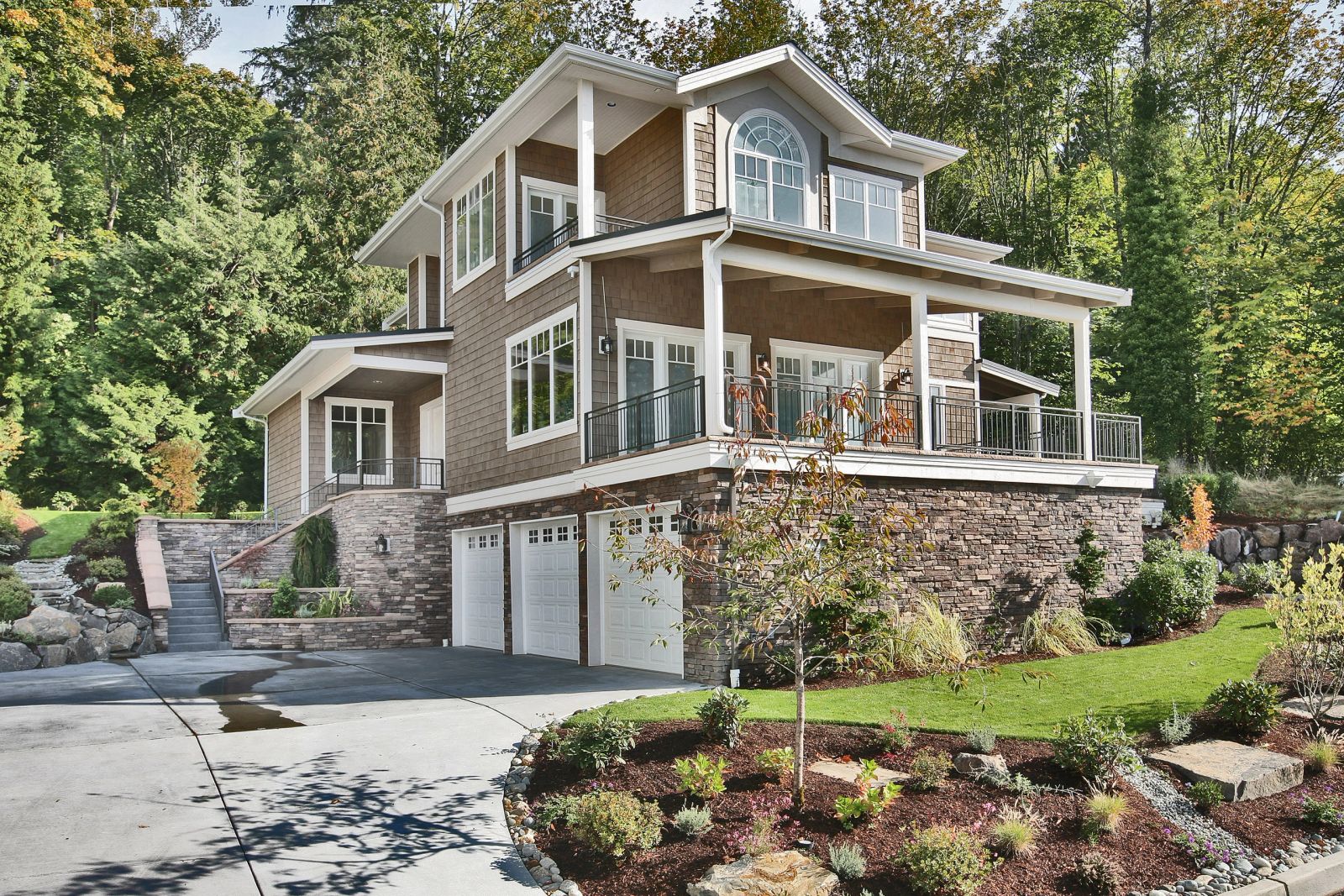 Custom home above Lake Sammamish at Eagle Shores, Lot 4